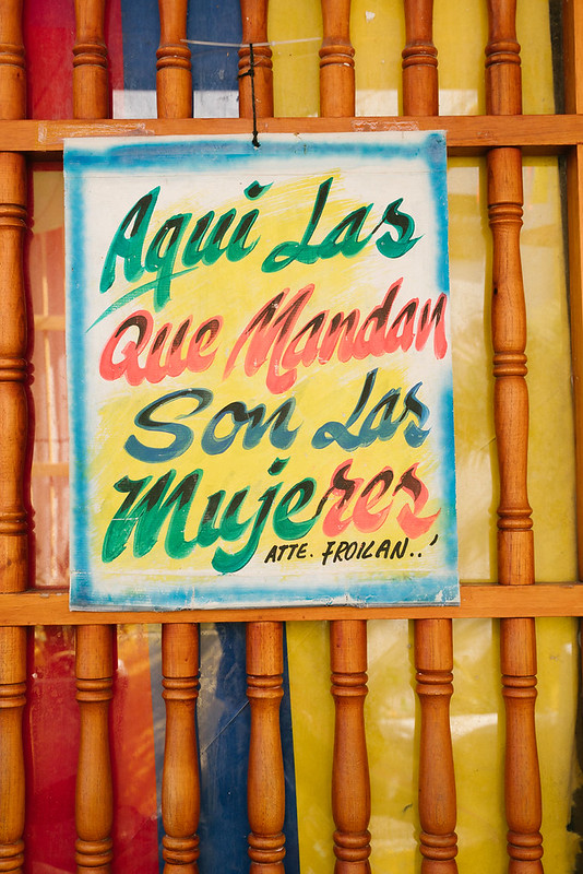 Colorful hand-painted “Las Mujeres” sign in Cartagena, Colombia