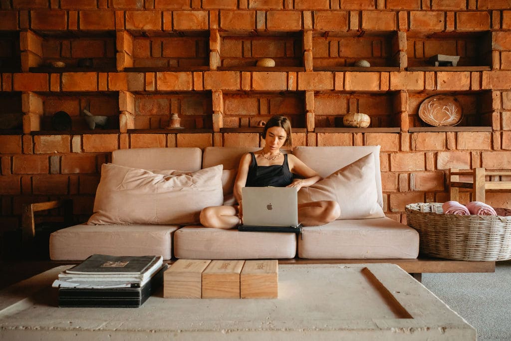 Marcia-Laptop-R0005222 (1)
