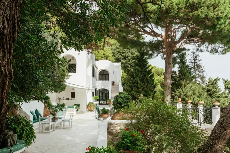 Entering Villa Anima