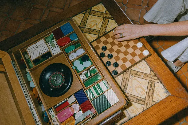 Evenings of backgammon