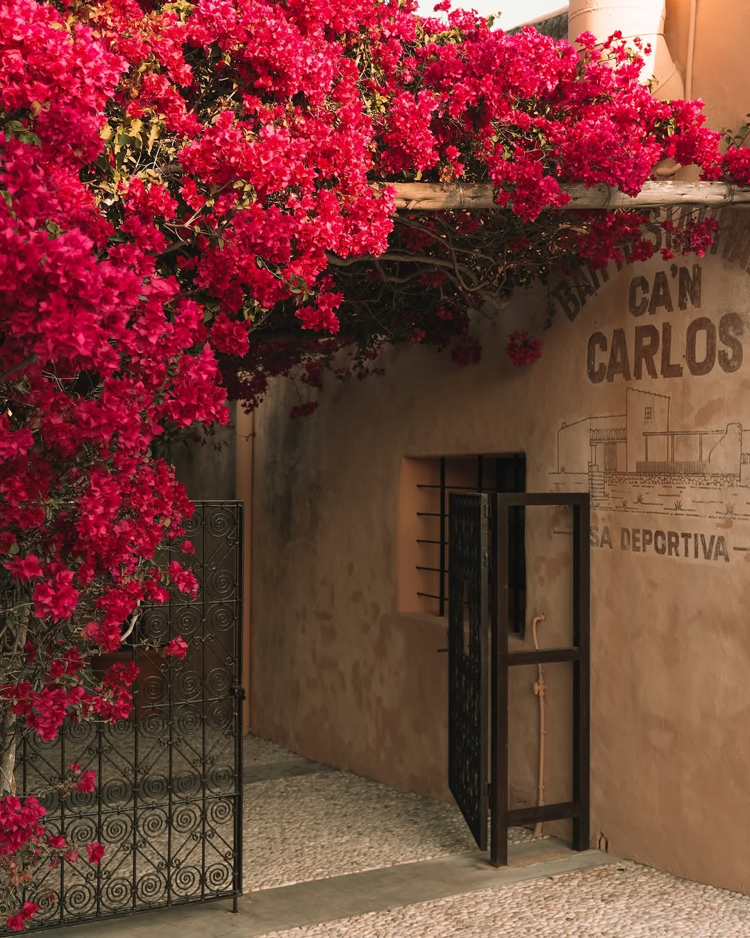 Entrance of Can Carlos Restaurant