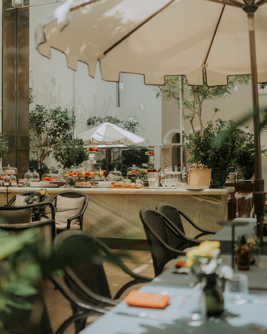 Hotel breakfast and dining area overlooking a lush courtyard in Mexico City