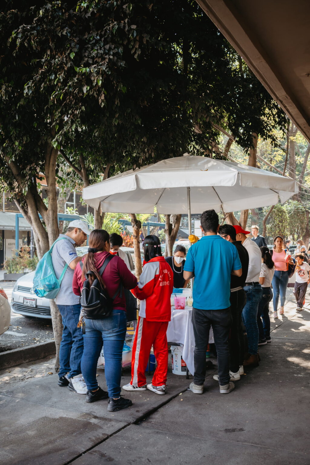Street food vendor serving food beneath an umbrella in Mexico City
